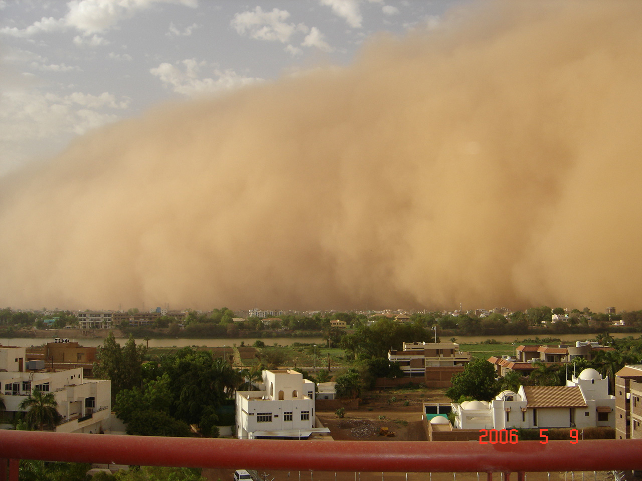 Бури лабинск. Песчаная буря в Казахстане. Природные явления пыльная буря. Природные явления Песчаная буря. Пыльная буря в Казахстане.